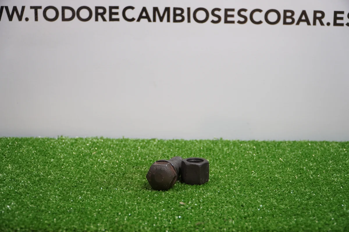 PERNO DE CADENA DE TRACCIÓN