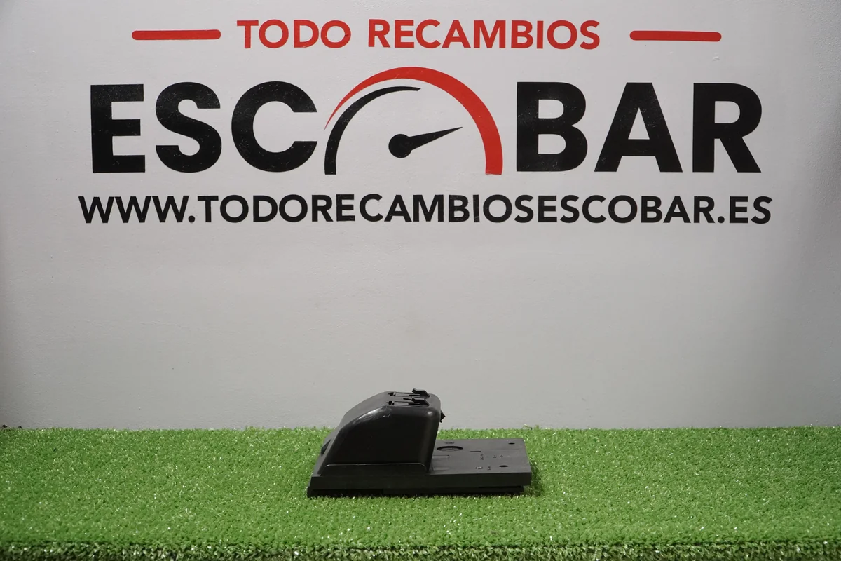 ENSAMBLAJE DEL CENICERO DELANTERO DE LA CONSOLA CENTRAL