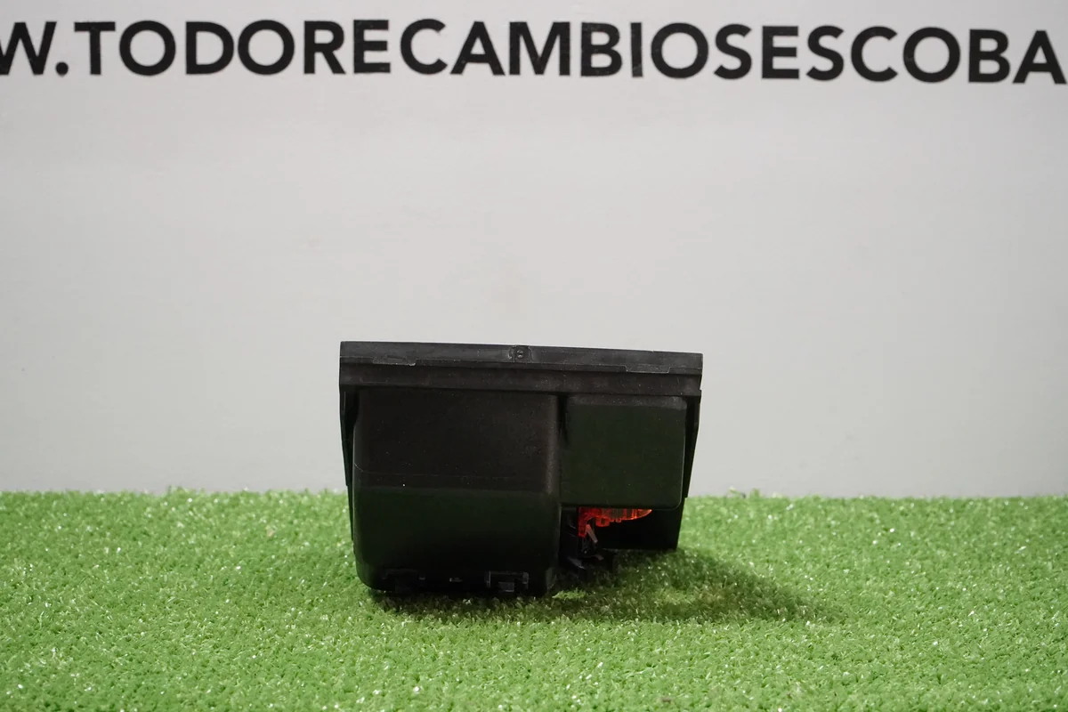 ENSAMBLAJE DEL CENICERO DELANTERO DE LA CONSOLA CENTRAL